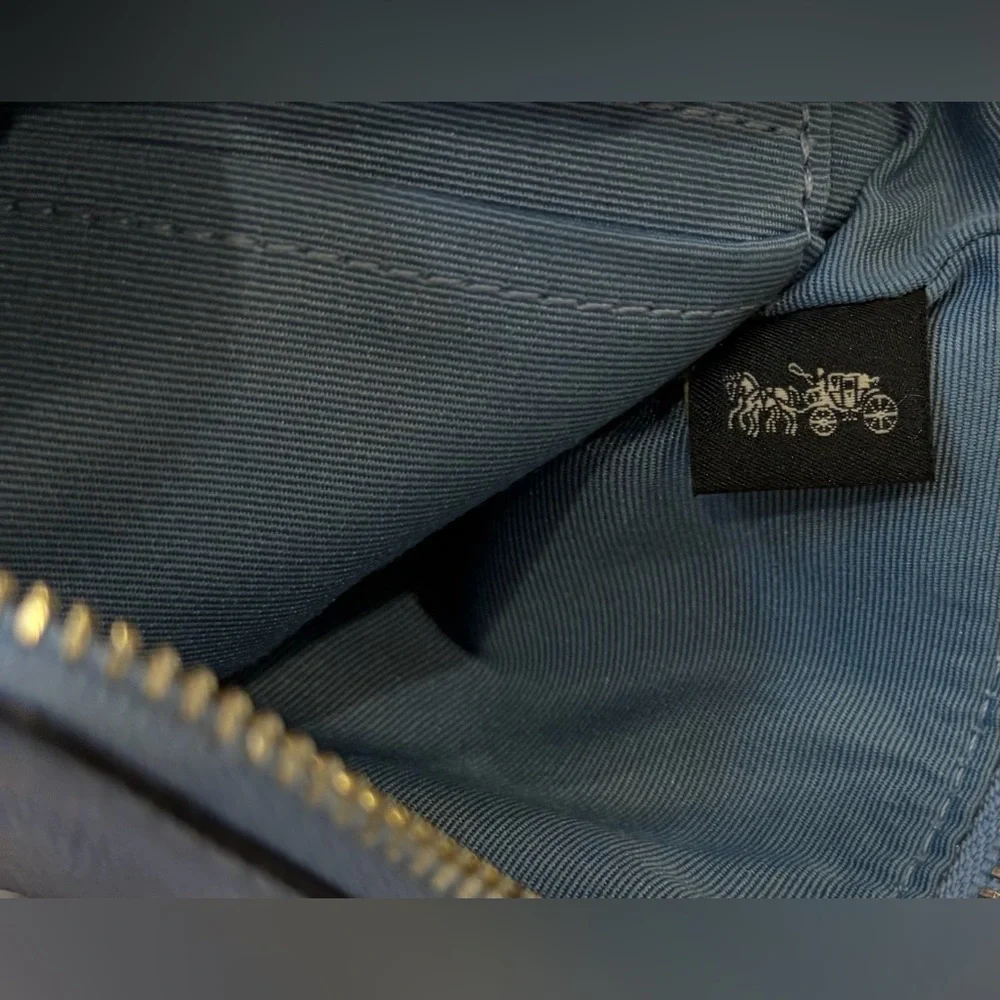 🩵NWOT COACH MEDIUM BLUE ZiIP-AROUND WRISTLET ~ COMES WITH COACH KEYCHAIN - Picture 10 of 12